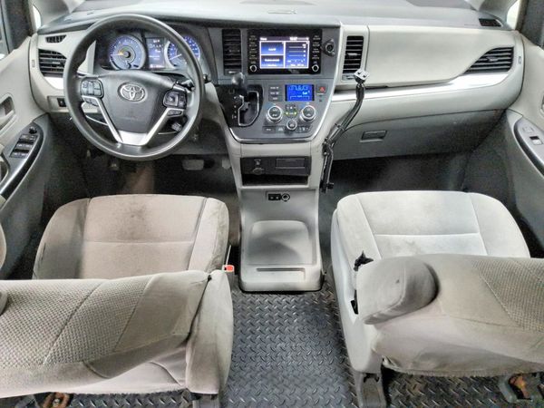 2019 TOYOTA SIENNA L — CKPT