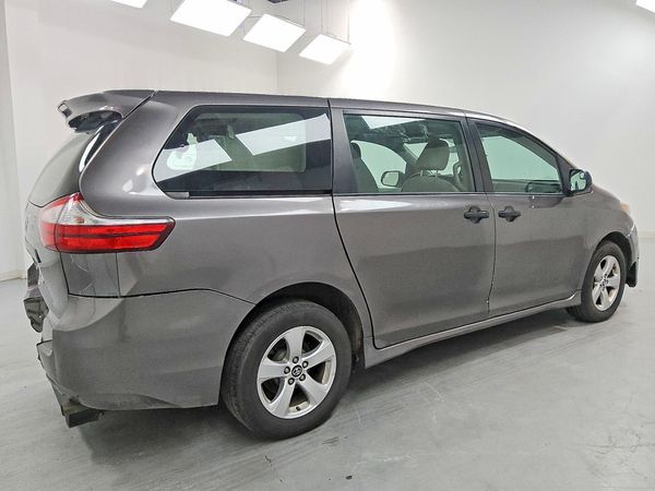 2018 TOYOTA SIENNA L