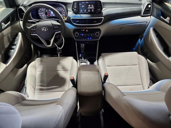 2020 HYUNDAI TUCSON SE