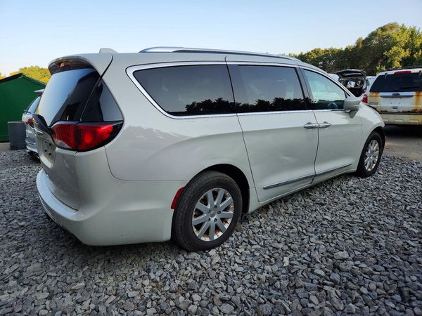 2017 CHRYSLER PACIFICA Touring L Plus