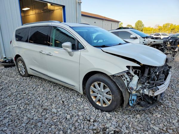 2017 CHRYSLER PACIFICA Touring L Plus