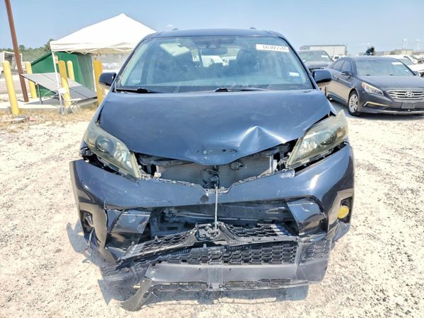 2018 TOYOTA SIENNA SE/SE Premium