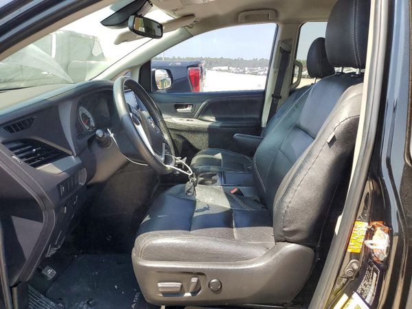2018 TOYOTA SIENNA SE/SE Premium