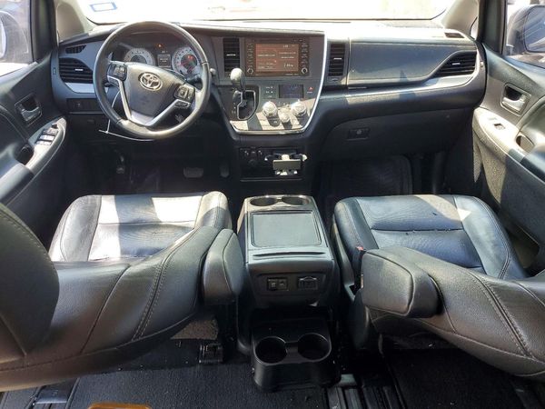 2018 TOYOTA SIENNA SE/SE Premium