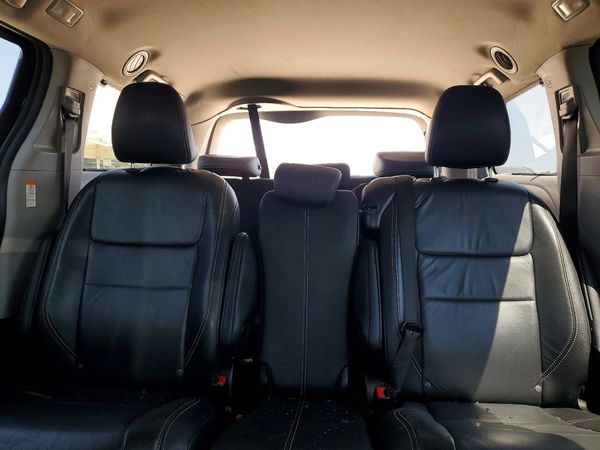 2018 TOYOTA SIENNA SE/SE Premium