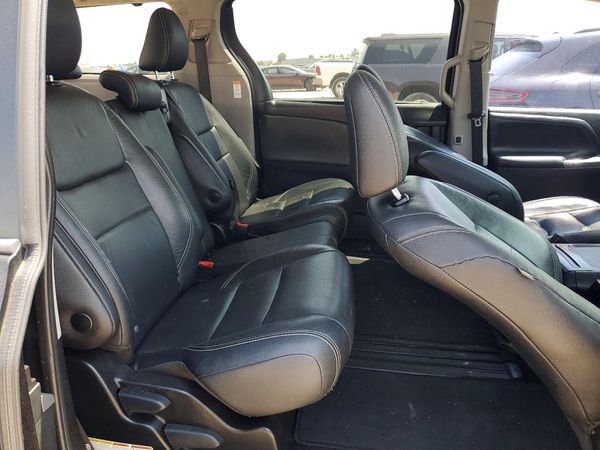 2018 TOYOTA SIENNA SE/SE Premium