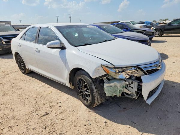 2014 TOYOTA CAMRY — Passenger 3/4