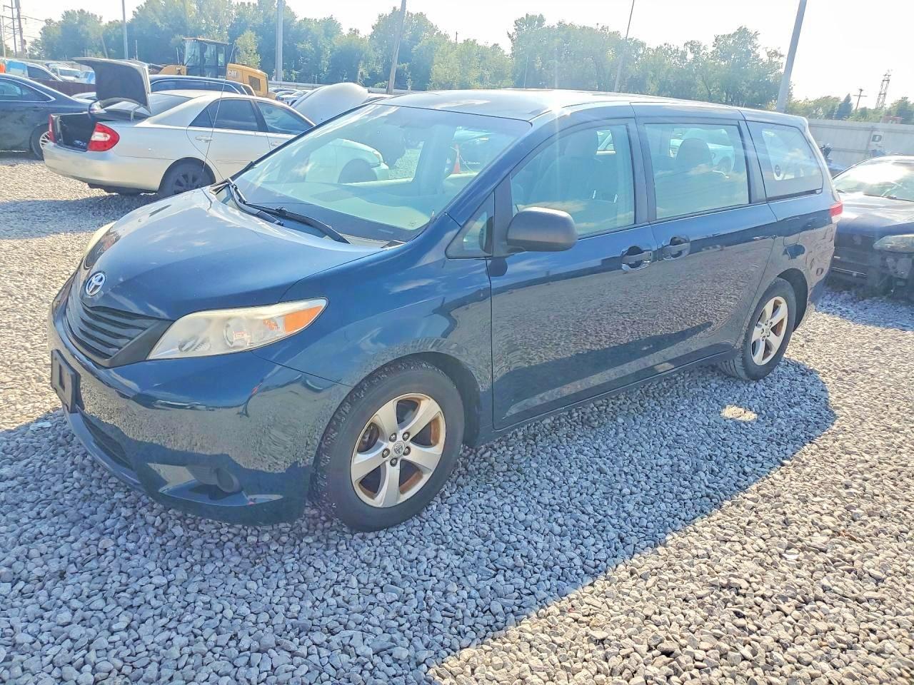 2012 TOYOTA SIENNA
