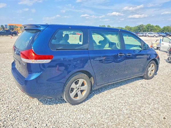 2012 TOYOTA SIENNA