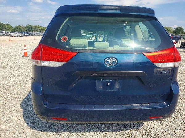 2012 TOYOTA SIENNA