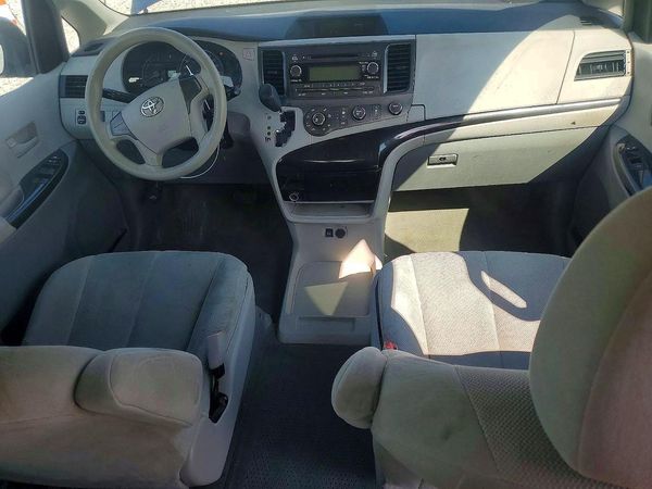 2012 TOYOTA SIENNA