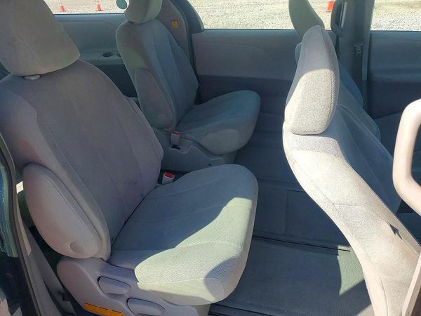 2012 TOYOTA SIENNA