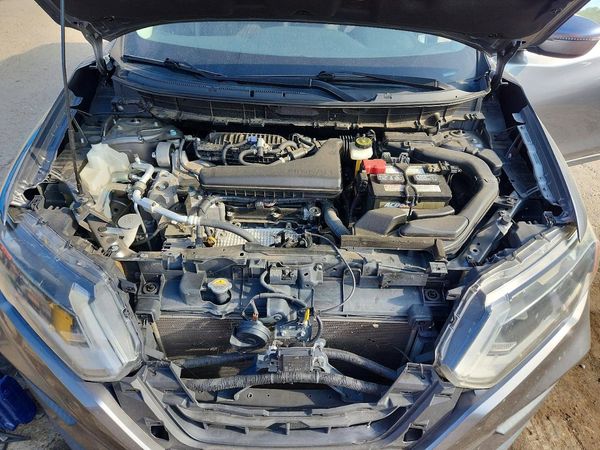 2020 NISSAN ROGUE — Engine bay