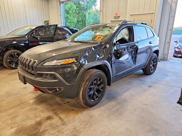2017 JEEP CHEROKEE Trailhawk — Front 3/4