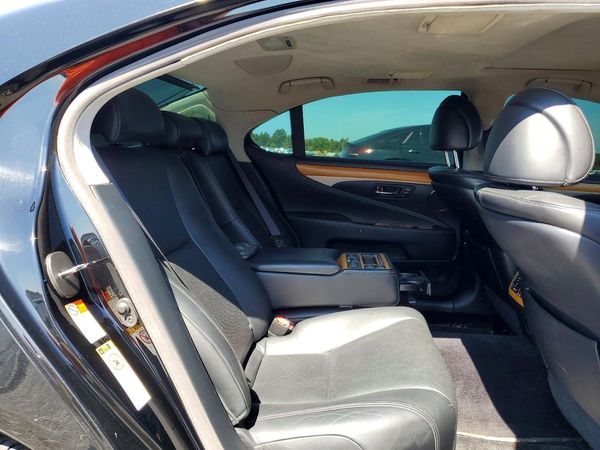2015 LEXUS LS 460