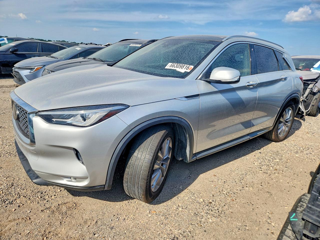 2021 INFINITI QX50 Luxe — Front 3/4