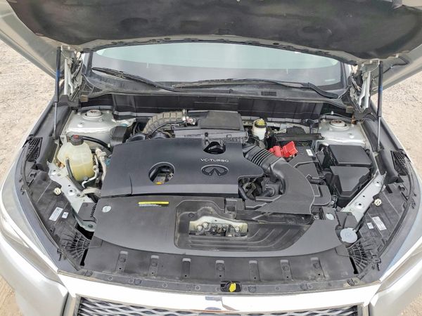 2021 INFINITI QX50 Luxe — Engine bay