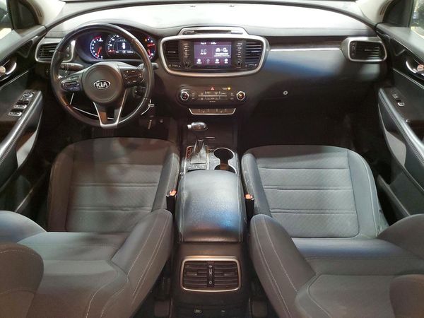 2017 KIA SORENTO L, LX