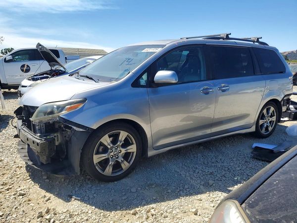2018 TOYOTA SIENNA SE/SE Premium