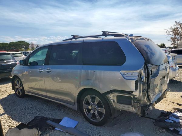 2018 TOYOTA SIENNA SE/SE Premium