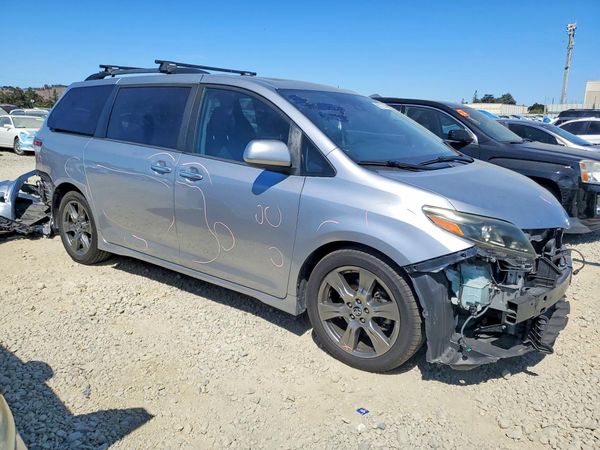 2018 TOYOTA SIENNA SE/SE Premium