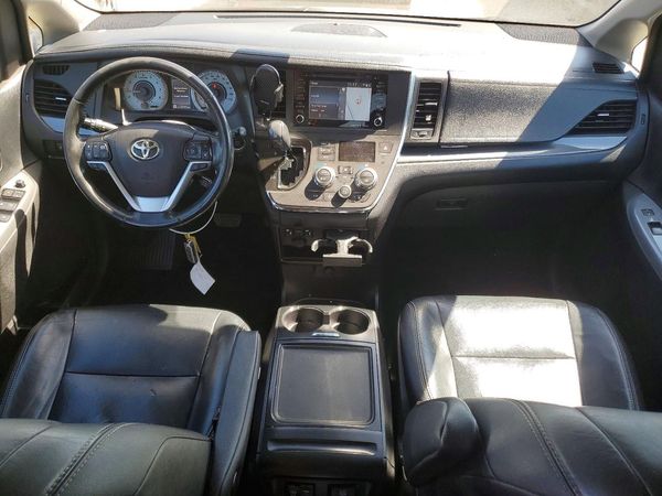 2018 TOYOTA SIENNA SE/SE Premium