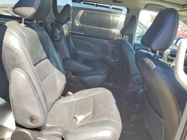 2018 TOYOTA SIENNA SE/SE Premium