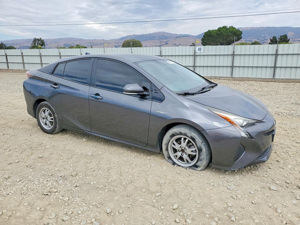 2016 TOYOTA PRIUS