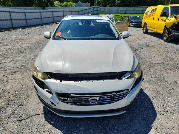 2017 VOLVO V60