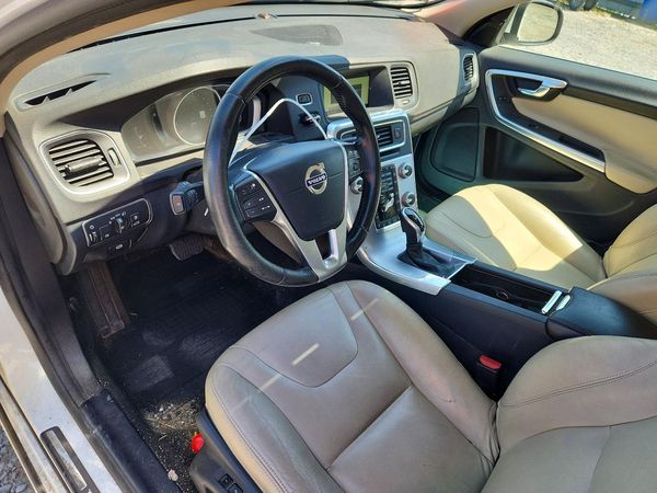 2017 VOLVO V60