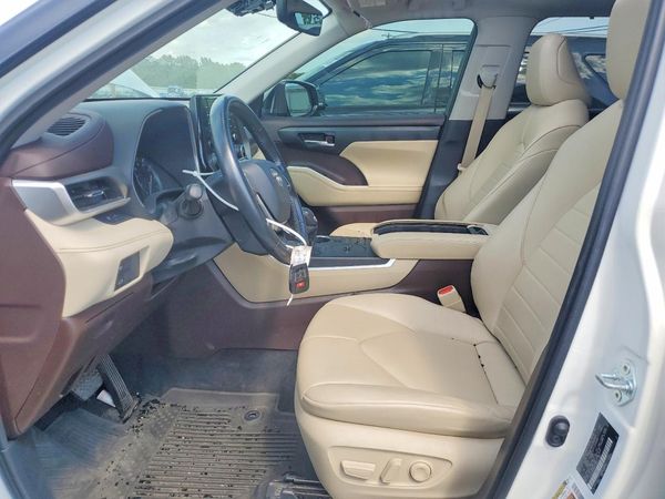 2021 TOYOTA HIGHLANDER XLE