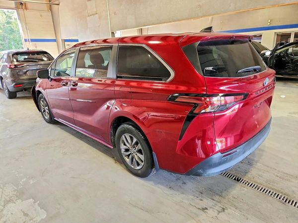2021 TOYOTA SIENNA LE