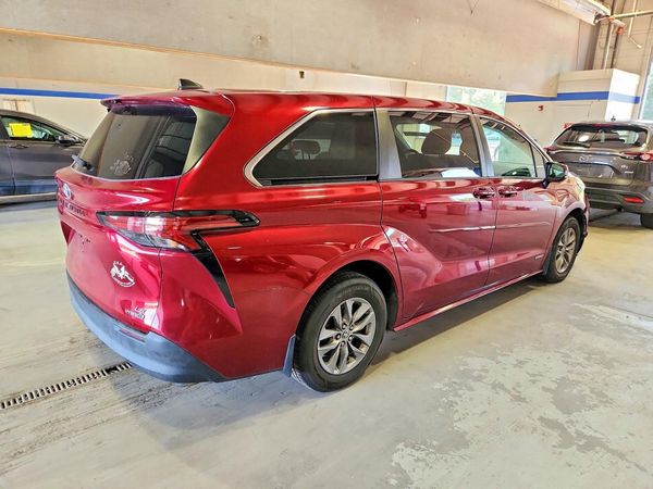 2021 TOYOTA SIENNA LE