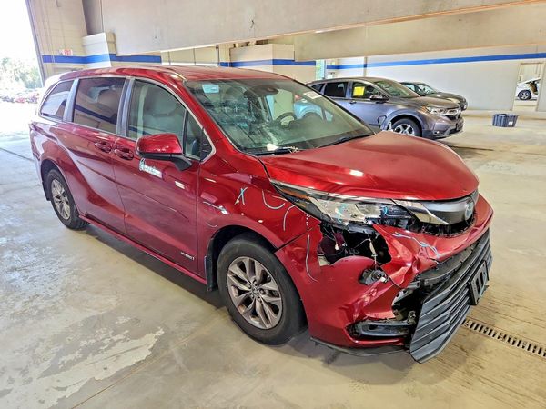 2021 TOYOTA SIENNA LE