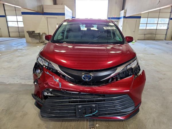 2021 TOYOTA SIENNA LE