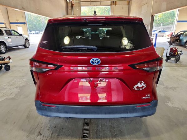 2021 TOYOTA SIENNA LE