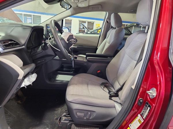 2021 TOYOTA SIENNA LE