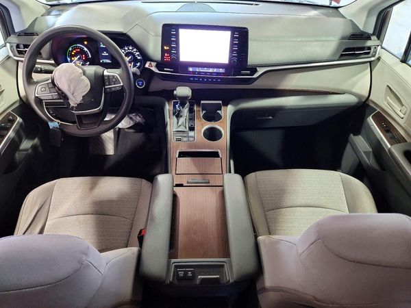 2021 TOYOTA SIENNA LE