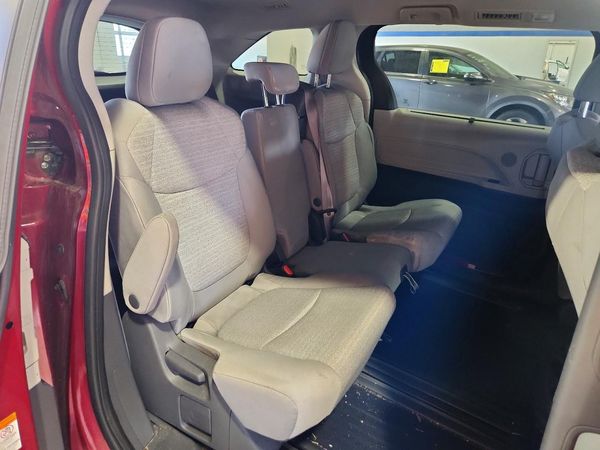 2021 TOYOTA SIENNA LE