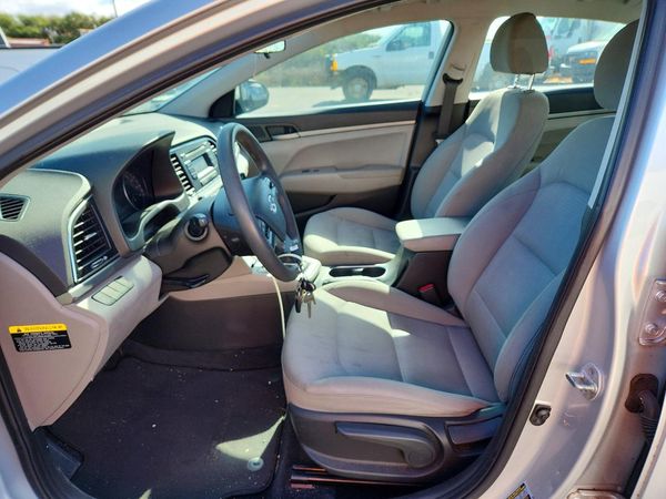 2017 HYUNDAI ELANTRA SE Base