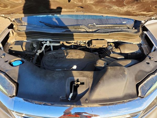 2021 HONDA PILOT EX — Engine bay