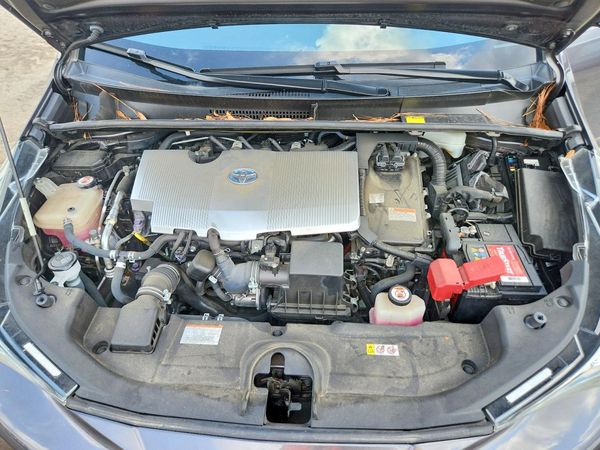 2018 TOYOTA PRIUS One/Two — Engine bay