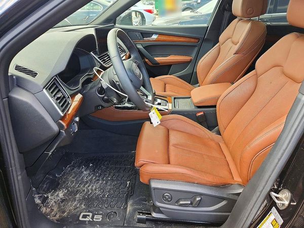 2023 AUDI Q5 S Line quattro Prestige