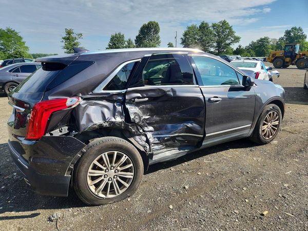 2017 CADILLAC XT5