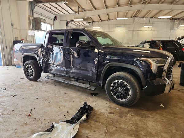 2025 TOYOTA TUNDRA