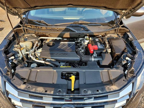 2024 NISSAN ROGUE SV — Engine bay