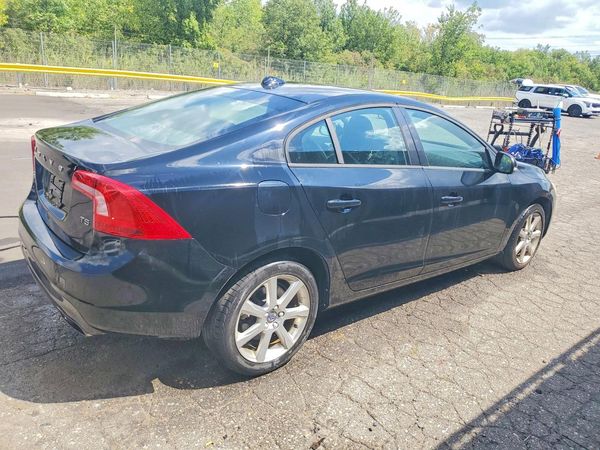 2016 VOLVO S60 SV32 Base