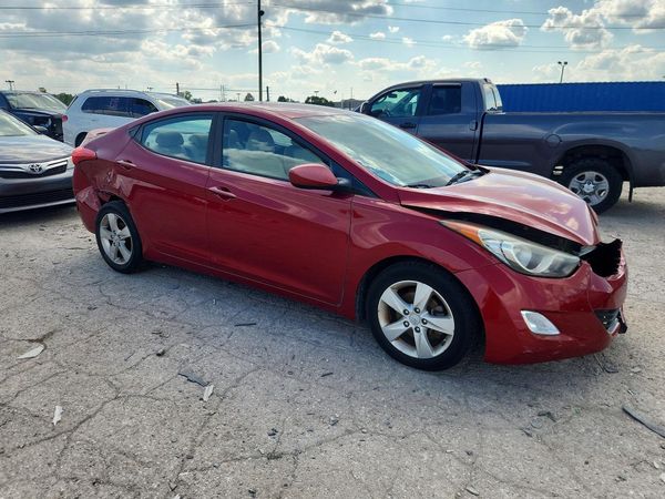 2013 HYUNDAI ELANTRA