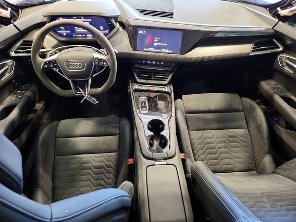 2022 AUDI E-TRON GT quattro Premium Plus