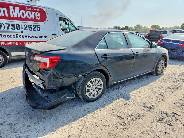 2014 TOYOTA CAMRY